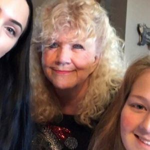 Meet your Posher, Lois